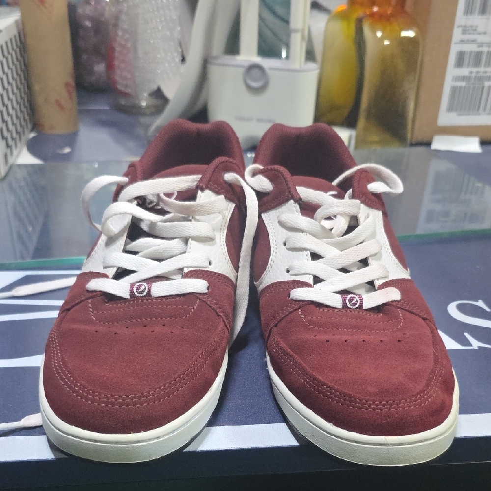 Es Mens Size 10.5 Red/ White Shoes